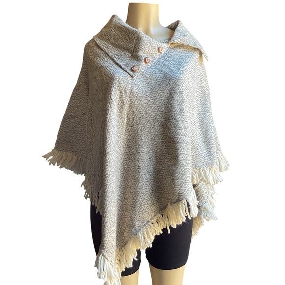 Mexican Wool Poncho with Wooden Buttons – Light Gray with Fringe / Poncho - Picture 1 of 11